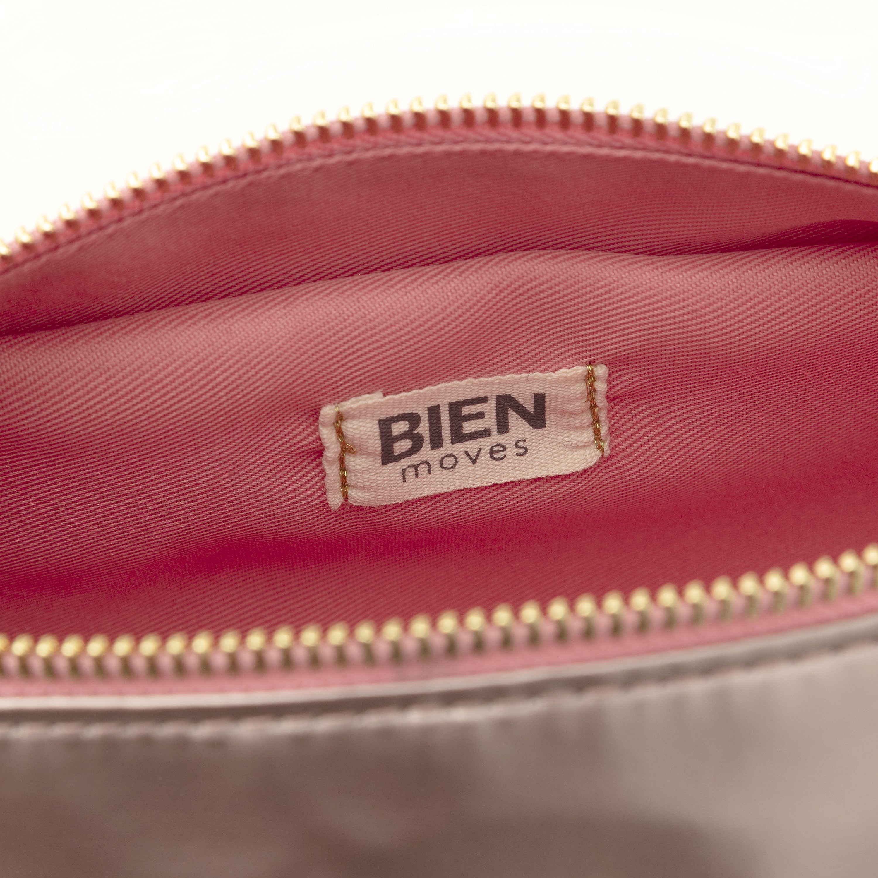 Grote cosmetische pouch soft-touch in Champagne Metallic