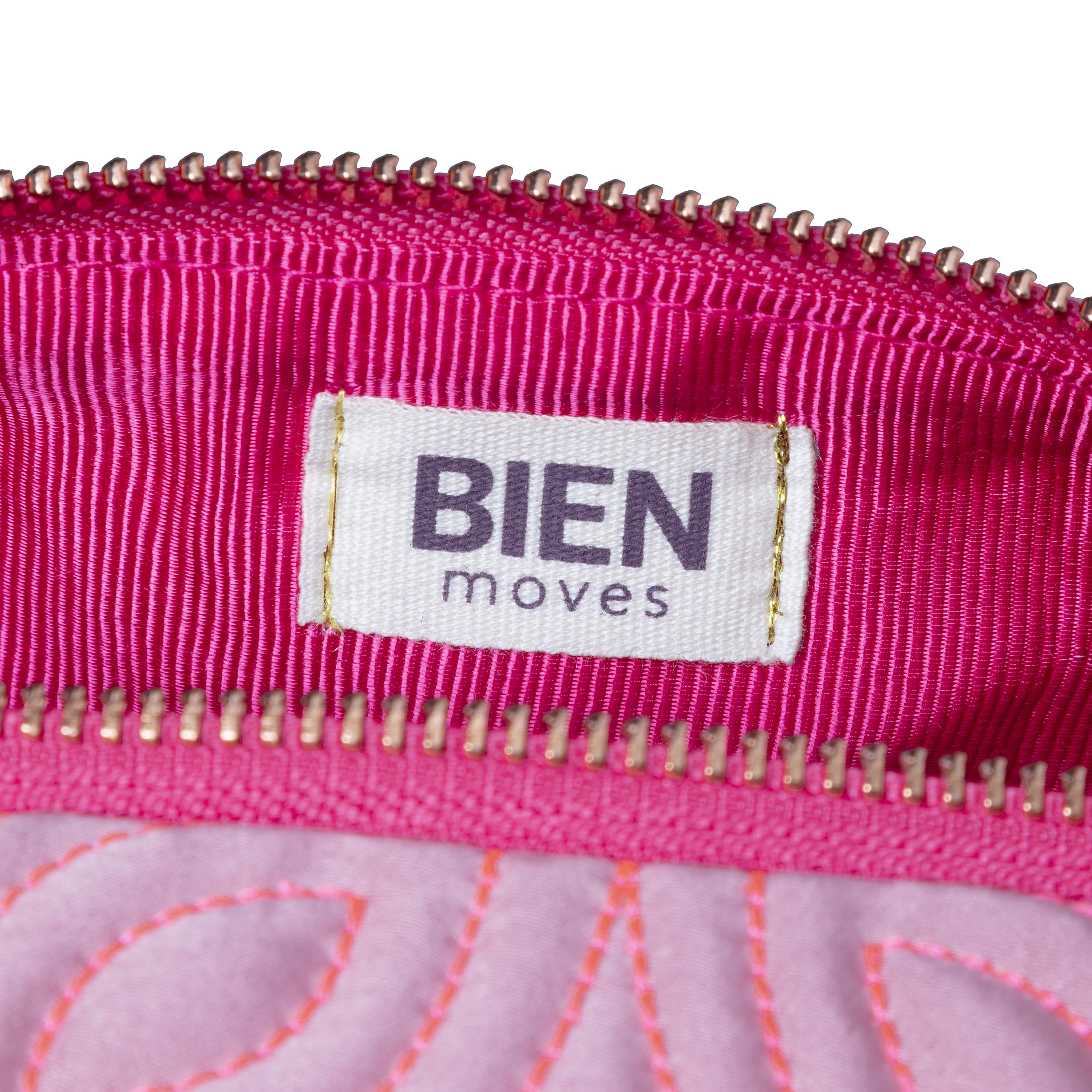 Large Pouch soft-touch with waved pattern