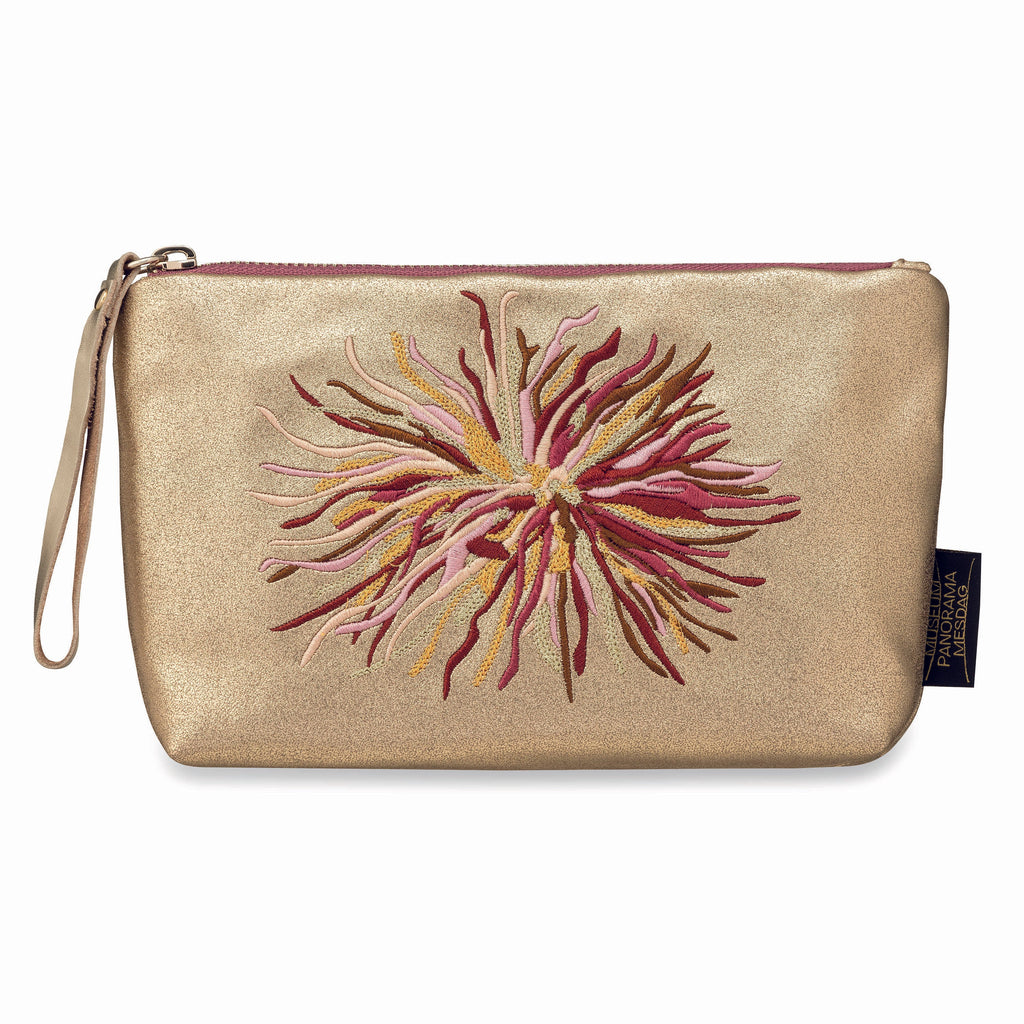 Large pouch embroidery Chrysant, Sientje Mesdag